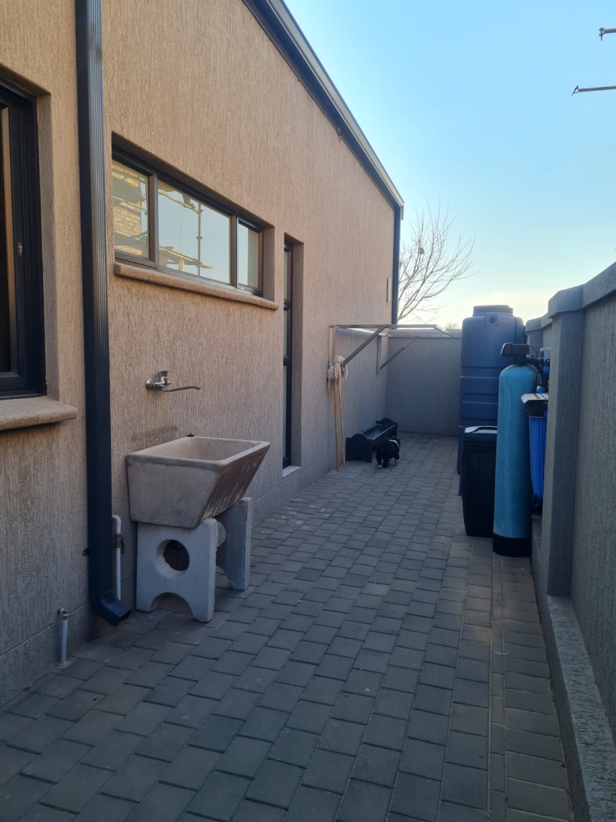 4 Bedroom Property for Sale in Heron Banks Golf Estate Free State